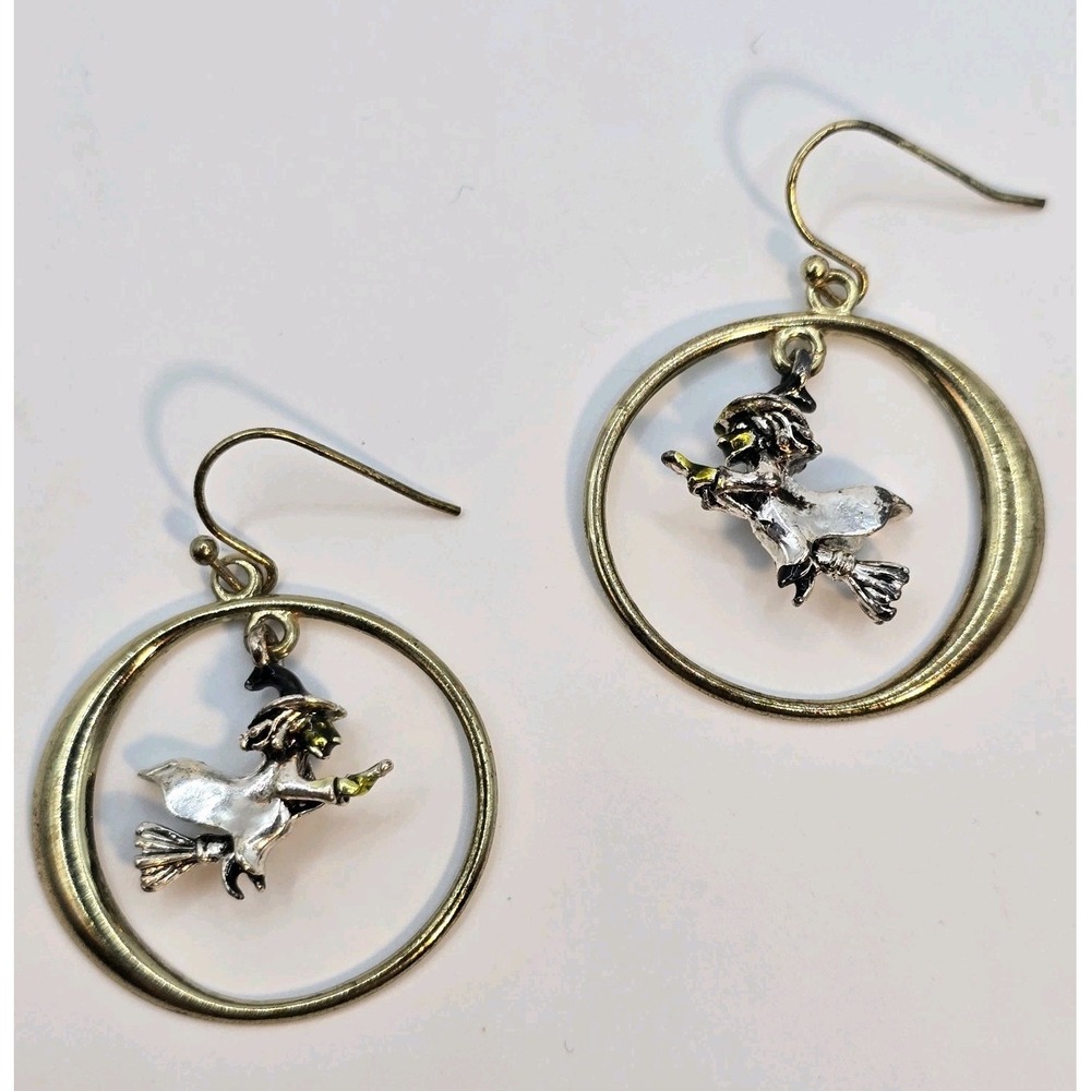 Avon 2008 Flying Witch Earrings Halloween‎ Dangle Gold Tone Hoop Vintage Costume - Picture 3 of 10